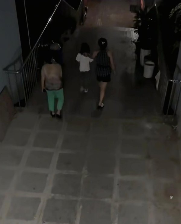 联合证券 7岁女孩中秋节到同学家玩，爸爸一直没来接她，两天后发现其父已在家中离世